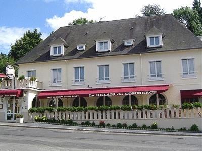 Logis Hotel Restaurant Du Commerce Pont-d'Ouilly Εξωτερικό φωτογραφία