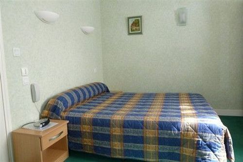 Logis Hotel Restaurant Du Commerce Pont-d'Ouilly Εξωτερικό φωτογραφία