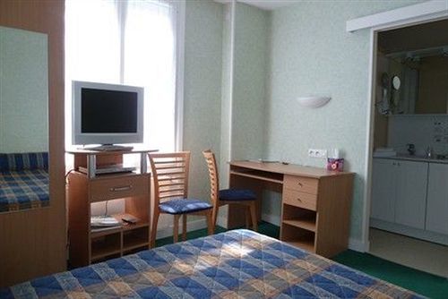Logis Hotel Restaurant Du Commerce Pont-d'Ouilly Εξωτερικό φωτογραφία